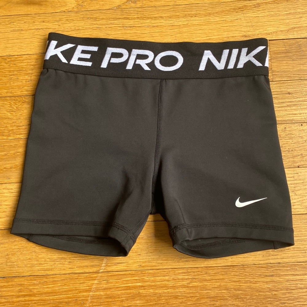 *LOT* Girls size Medium Nike Pro and BGC 8/10 cheer/gymnastics shorts